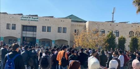 رئاسة جامعة الزيتونة تهدد طلبة بالفصل فيديو