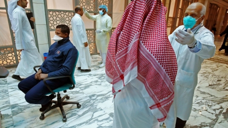 الكويت تتخذ قرارًا عاجلًا بعد ظهور«أوميكرون» في السعودية والإمارات