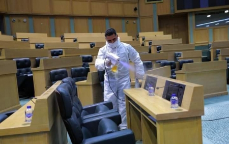 تعقيم قاعات مجلس النواب بعد اصابة عدد من النواب والموظفين بكورونا صور