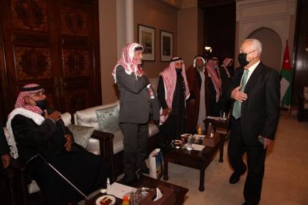 العيسوي يلتقي مجموعة من المصابين العسكريين في معركة الكرامة (صور)