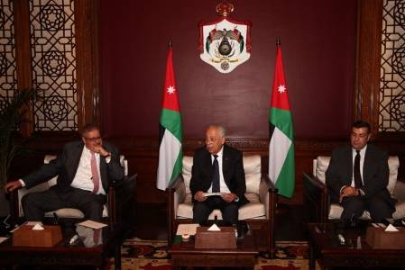 العيسوي يلتقي رؤساء الجمعيات العشائرية بالفحيص.. صور