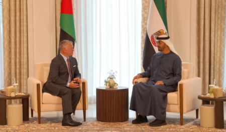 الملك يلتقي رئيس دولة الإمارات العربية في أبوظبي