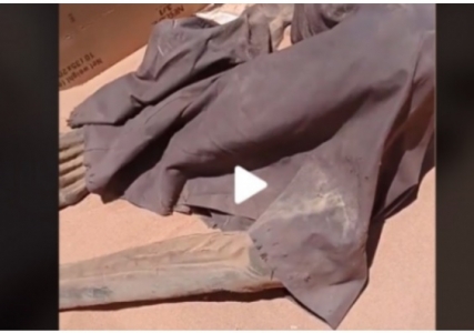 جثمان القذافي يطفو ثانية.. فيديو مريب من الصحراء!! شاهد
