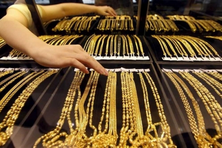 انخفاض أسعار الذهب لأدنى مستوياتها منذ عامين في الأردن