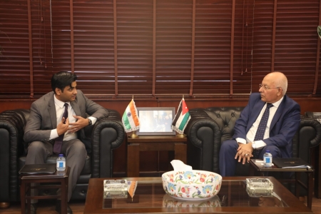 تجارة عمان تبحث تعزيز المبادلات التجارية مع الهند