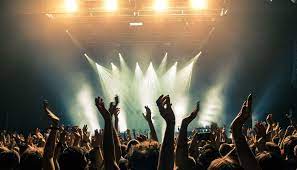 توقيف 8 اشخاص ضبطوا بحفل مشبوه في عمان