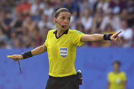 من هي ستيفاني فرابار .. تعرف على أول امرأة تحكّم في كأس العالم