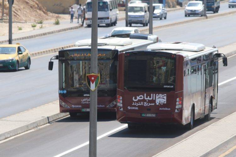 الأمانة: هذه عقوبة اية مركبة تتعدى على مسار الباص السريع؟