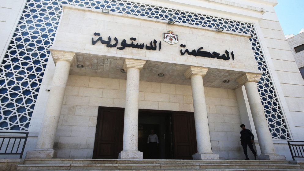 محمد المحادين يؤدي اليمين أمام الملك بتعيينه رئيسا للمحكمة الدستورية