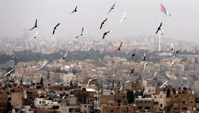 أجواء حارة الجمعة وتحذيرات من خطر التعرض المباشر لأشعة الشمس