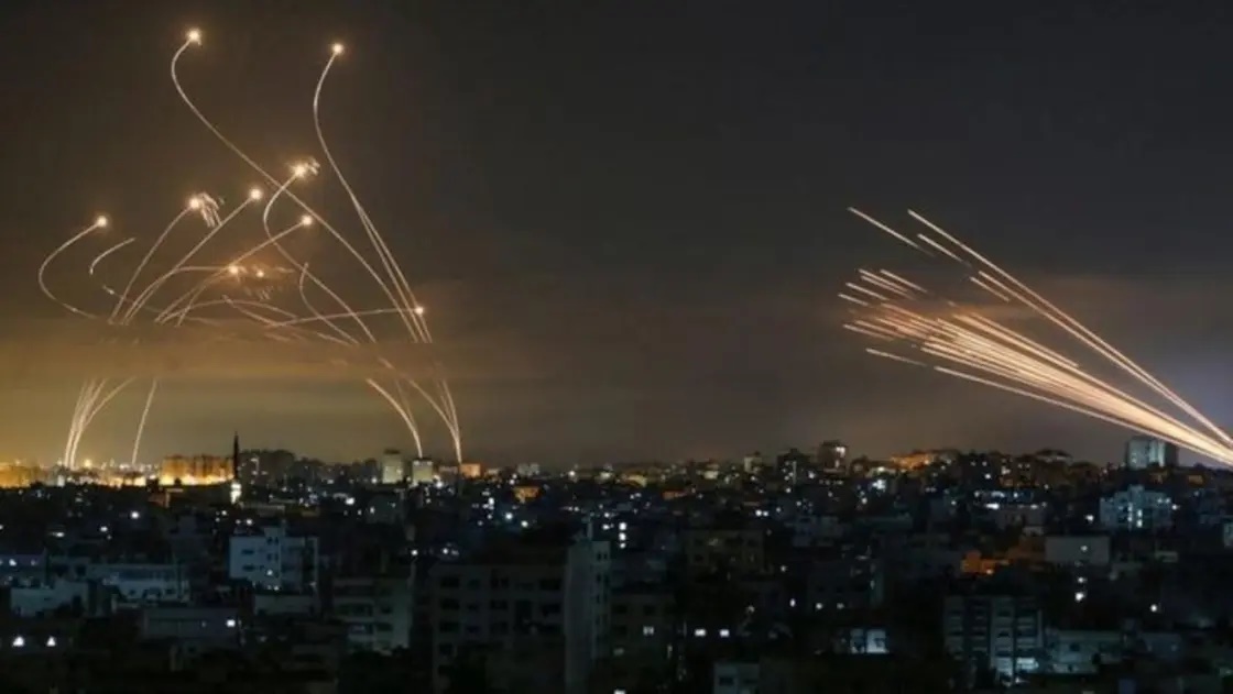 الأكبر منذ بدء الحرب.. استهداف صاروخي يطال تل أبيب