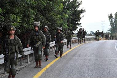 الجيش الإسرائيلي نشر 100 ألف جندي على حدود لبنان