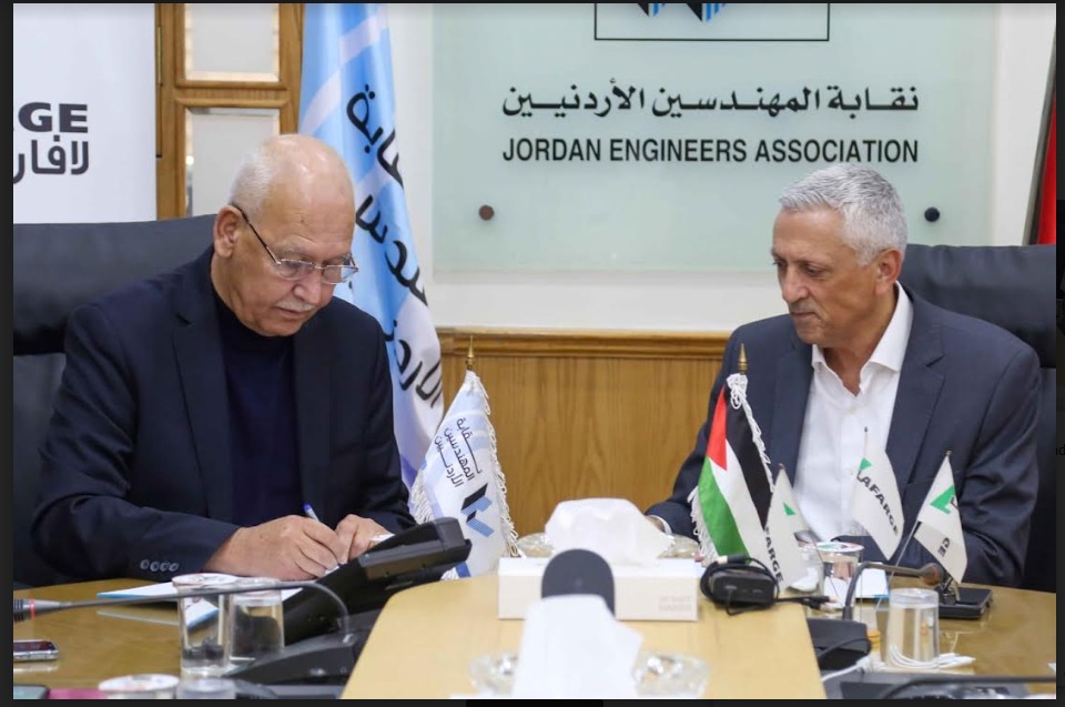 المهندسين توقع اتفاقيتي تعاون مع مجموعة لافارج في الأردن