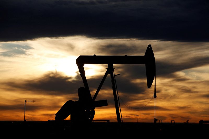 النفط يرتفع في ظل تصاعد الصراع بالشرق الأوسط وتحويل الناقلات لمسارها