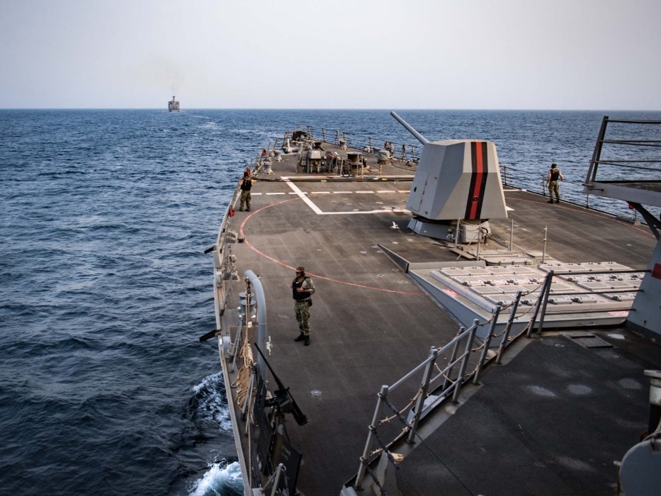 الحوثيون يعلنون استهداف سفينتين أمريكية وبريطانية باصابات دقيقة ومباشرة