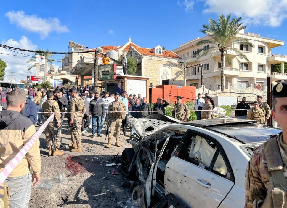 نجاة مسؤول بحماس ومقتل آخرين في غارة إسرائيلية على لبنان