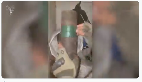 إسرائيل تدعي العثور على قذائف الهاون داخل أكياس الأونروا... فيديو