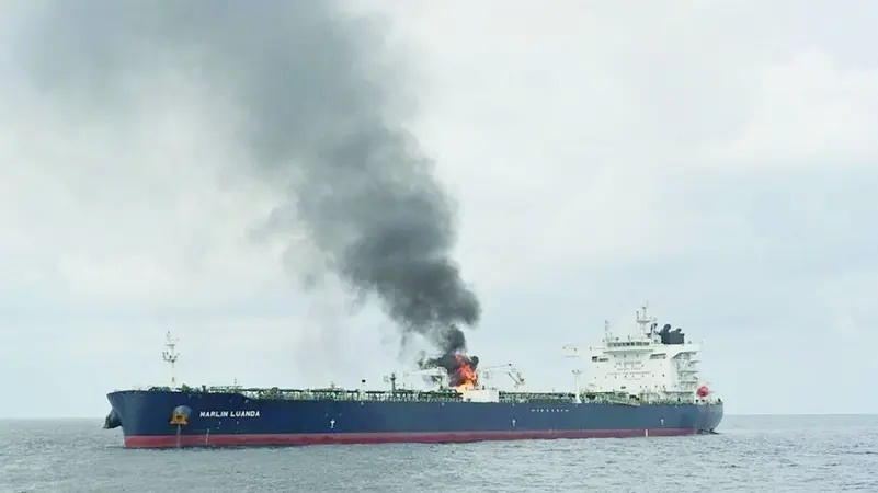 الجيش الأميركي: صاروخ حوثي أصاب سفينة بالبحر الأحمر وأضرّها