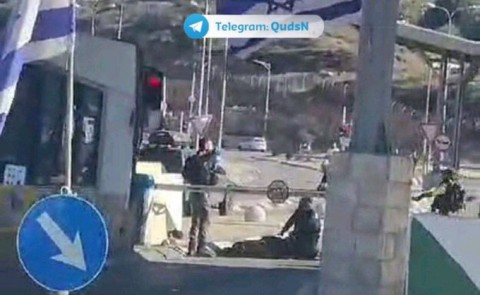 إصابة إسرائيليين بعملية طعن قرب حاجز “النفق” جنوب مدينة القدس المحتلة وإطلاق النار على المنفذ