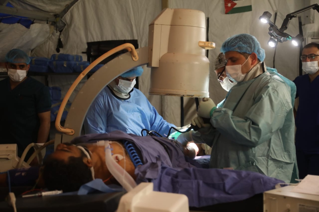 عمليات جراحية نوعية في المستشفى الميداني الأردني جنوب غزة ٢ .. (صور)