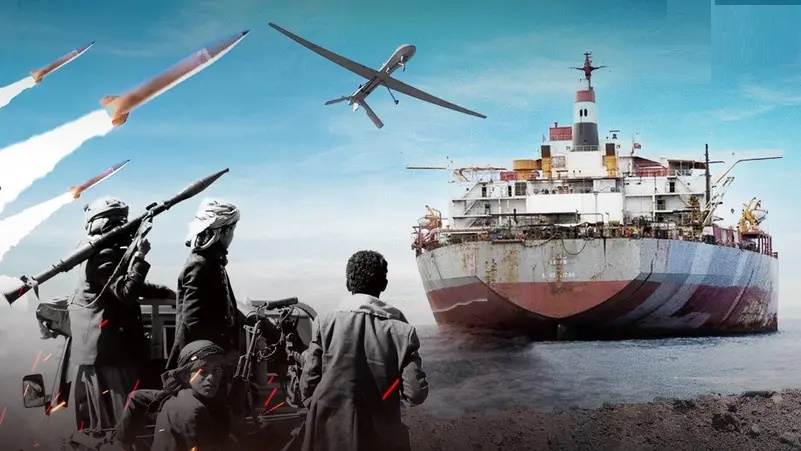 إخماد حريق اشتعل في سفينة تجارية جراء استهدافها بمقذوف حوثي قبالة اليمن