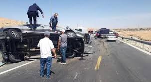 وفاتان و4 إصابات إثر حادث تدهور مركبة على الطريق الصحراوي
