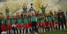 الوحدات يرفع كأس الأردن بالمقلوب تضامنا مع غزة (صور)