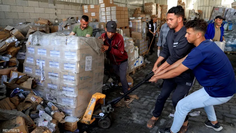 إسرائيل تكشف طبيعة أول شحنة مساعدات تدخل غزة منذ 2 مارس