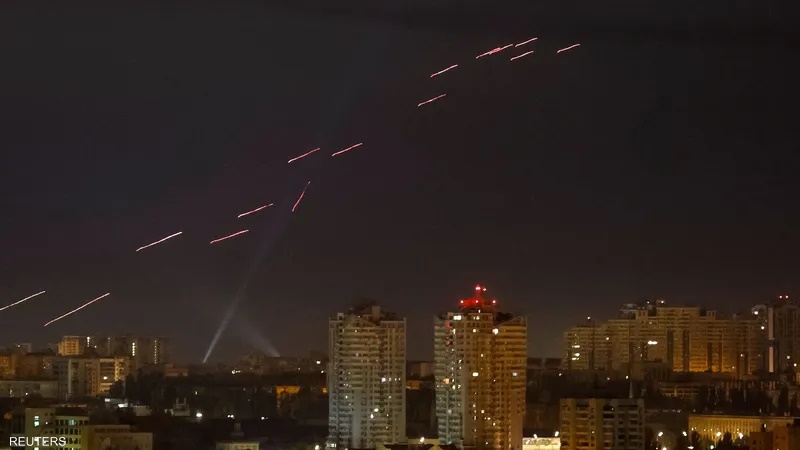 14 صاروخا باليستيا و250 مسيرة.. كييف تحت قصف روسي هائل
