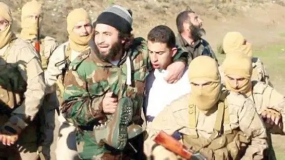 علامة بوجهه قادت للتعرف عليه.. السويد تحاكم ارهابيا شارك باحراق الشهيد الكساسبة حيا