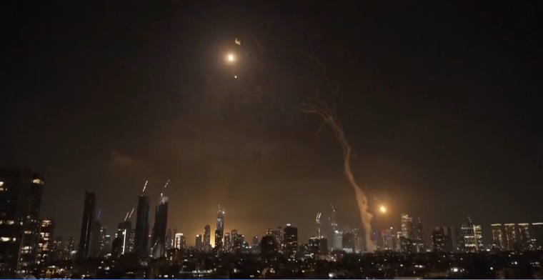 دمار غير مسبوق و40 مصابا.. ما الذي نعرفه عن هجوم إيران على إسرائيل؟