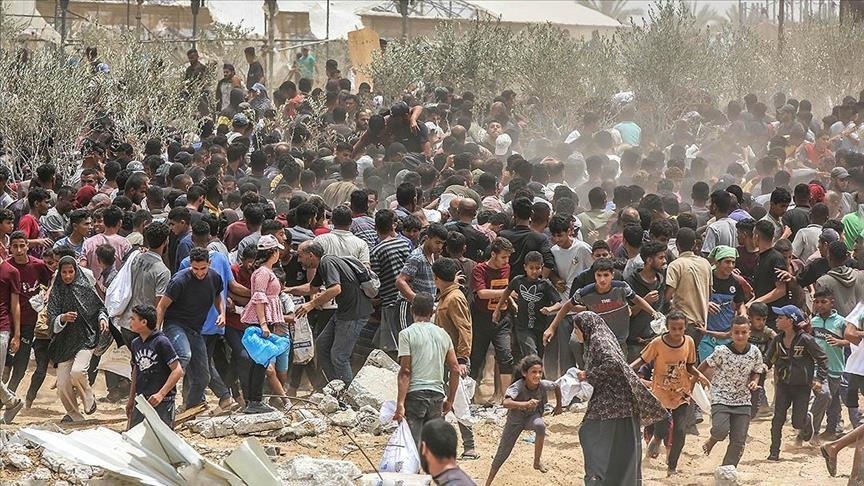 الاعدام اليومي للجوعى.. عشرات الشهداء والجرحى وغارات مكثفة على غزة وشمال القطاع
