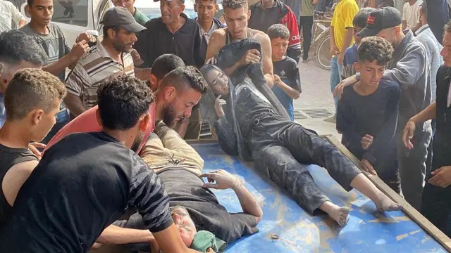 سعيدون بدماء الجياع..  اعترافات صادمة لجنود أطلقوا النار عمدا على مدنيين في غزة خلال توزيع المساعدات