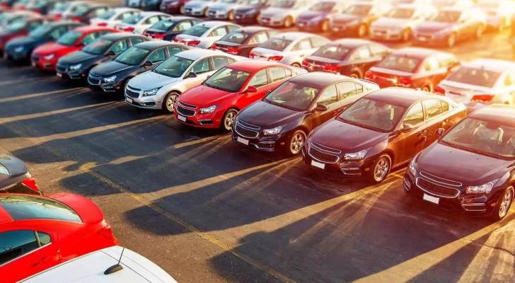 بالتفاصيل... الحكومة تخفّض الضريبة الإجمالية (العامّة والخاصة) على المركبات