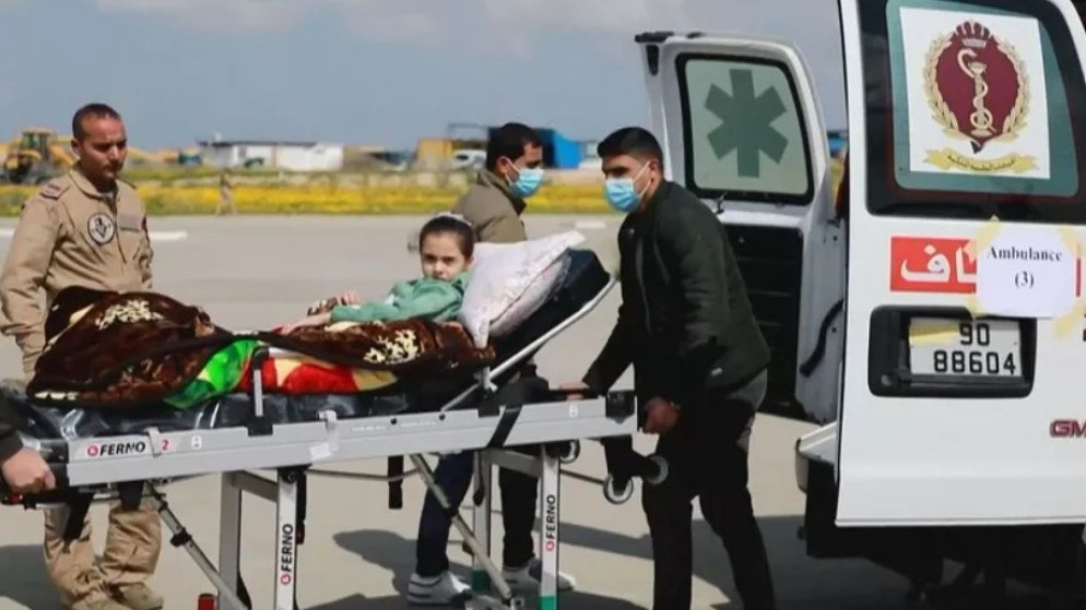 وصول 23 طفلا من غزة برفقة 46 من ذويهم إلى الأردن لتلقي العلاج