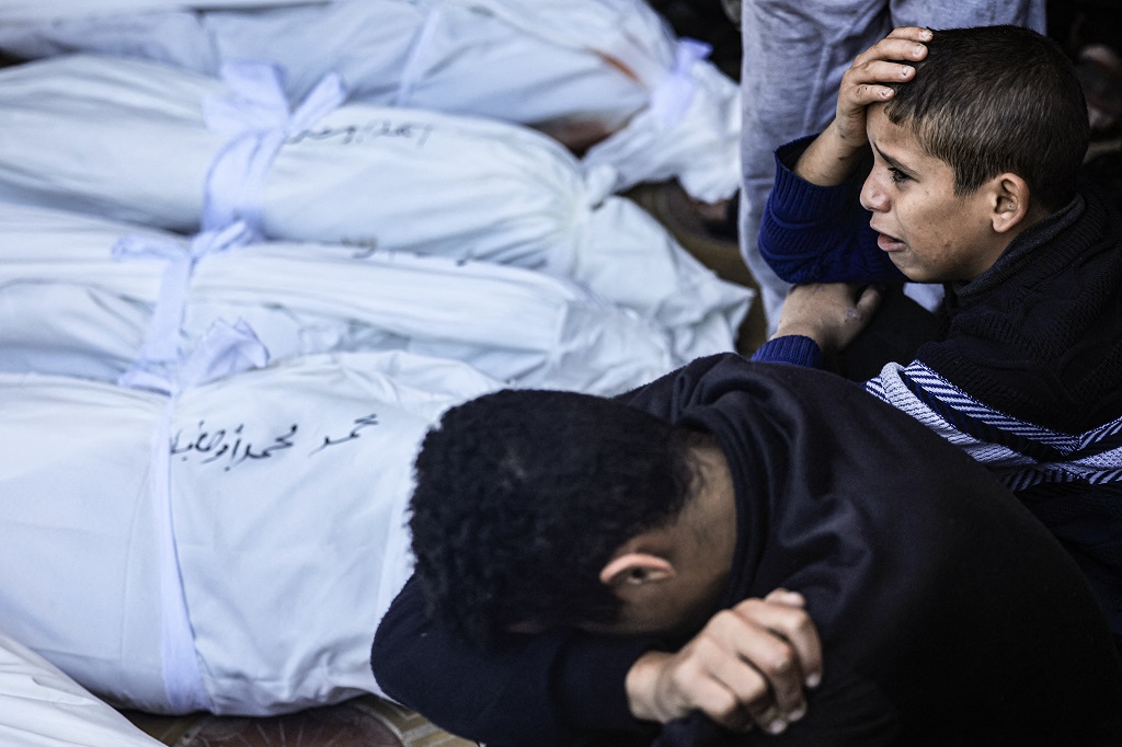عشرات الشهداء بمجازر إسرائيلية جديدة في غزة منذ الصباح.. و”القسام” تعلن قتل جنود إسرائيليين جنوبي القطاع