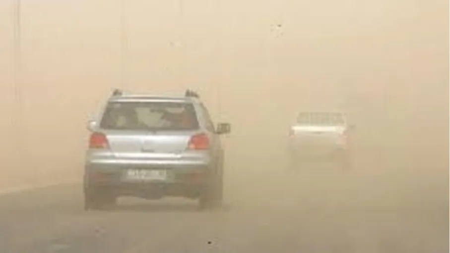 الدوريات الخارجية تدعو للحذر بسبب الغبار والأمطار في عدة مناطق