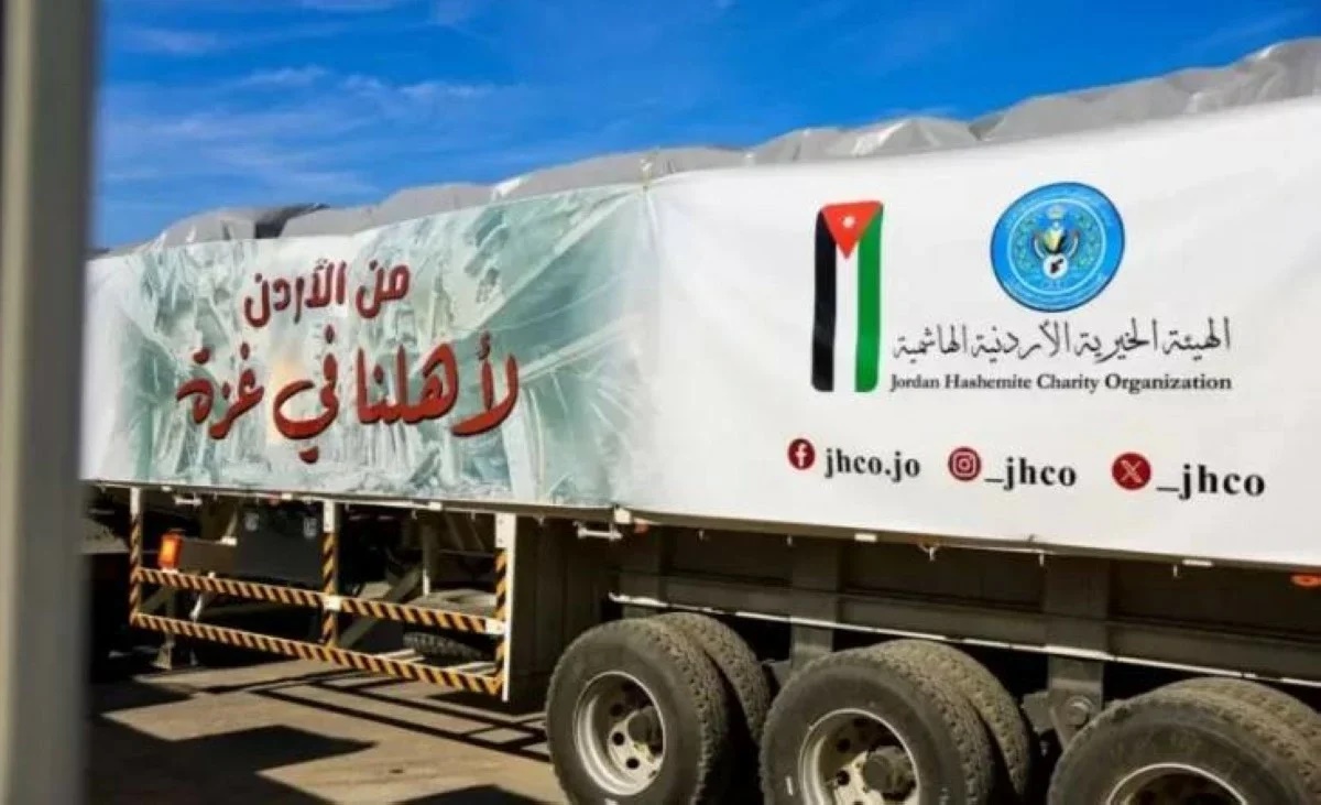 عبور قافلة مساعدات أردنية جديدة تضم 31 شاحنة مواد غذائية إلى غزة