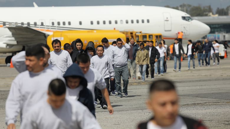 62 دولة منها عربية بينها الاردن.. خارطة وجهة المرحلين من أمريكا منذ يناير