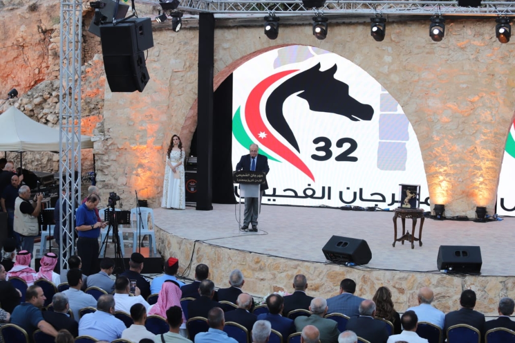 وزير الثقافة يوقد شعلة مهرجان الفحيص الأردن تاريخ وحضارة في دورته الثانية والثلاثين