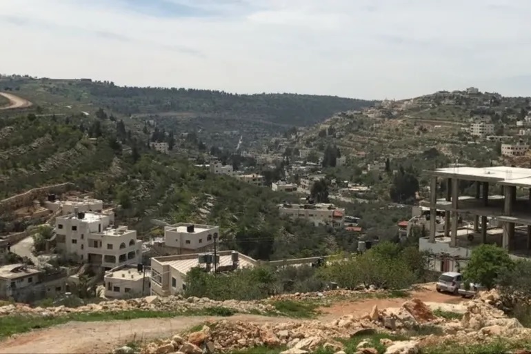 اجراء خطير وفرض للأمر الواقع.. إسرائيل تبلغ سكان 3 قرى فلسطينية بضمها رسميا