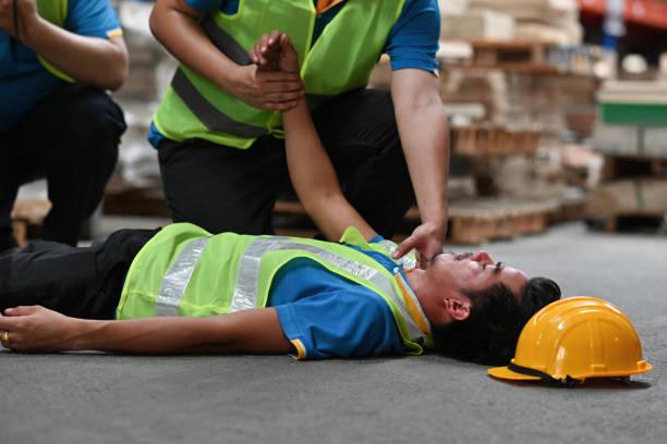 وزارة العمل تحقق في 102 حادث عمل وشكاوى بمختلف التخصصات