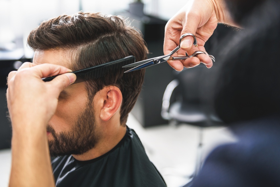 مقتل ثلاثيني متأثرا بإصابته إثر تعرضه للضرب داخل صالون حلاقة