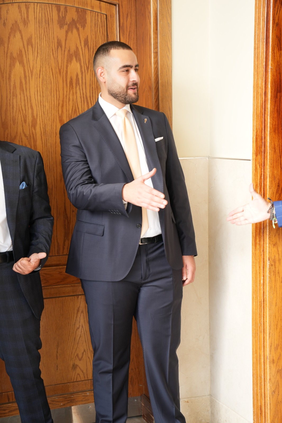 آل ديب وآل مفرج نسايب.. مبارك للشاب عبدالله عماد الحاج ديب