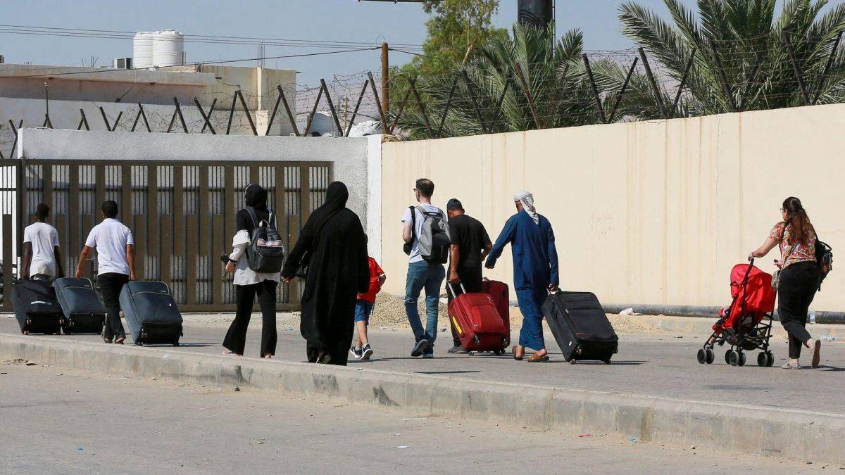 فتح حركة المسافرين عبر جسر الملك الحسين الإثنين