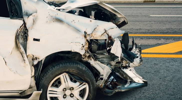 وفاة و9 اصابات بحوادث مختلفة.. والتعامل مع حالة غيبوبة لسيدة داخل مركبتها