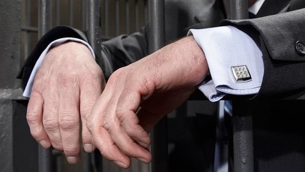 ديون بمليون دينار تدفع شركة وساطة مالية إلى مقاضاة رجل أعمال