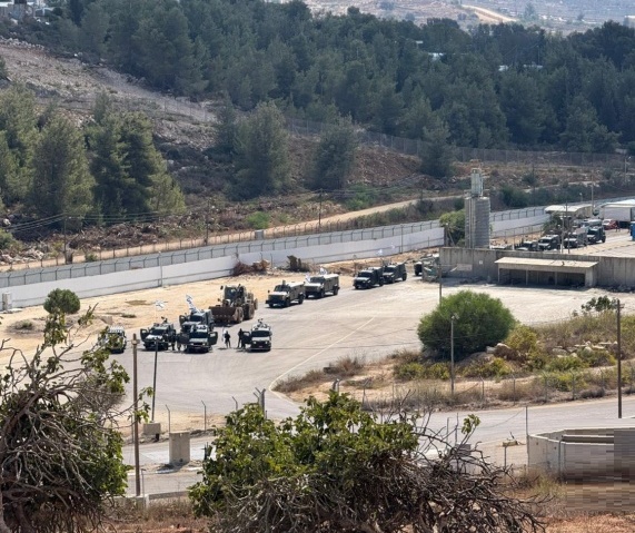 اسرائيل تفرج عن 83 أسيرا فلسطينيا من عوفر