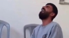 أحضر هدية لطفلته... أسير فلسطيني ينهار ويقع على الأرض: ولادي ماتوا