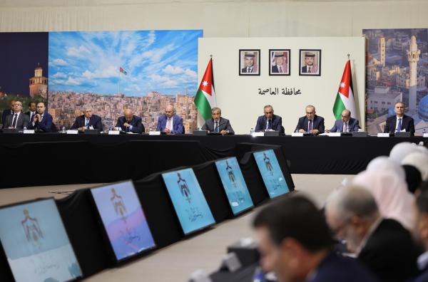 رئاسة الوزراء تعلن عن مشاريع في عمّان: جسر صويلح وقطار خفيف ومطار ماركا ومدارس ومركز رياضي ونقل المسلخ